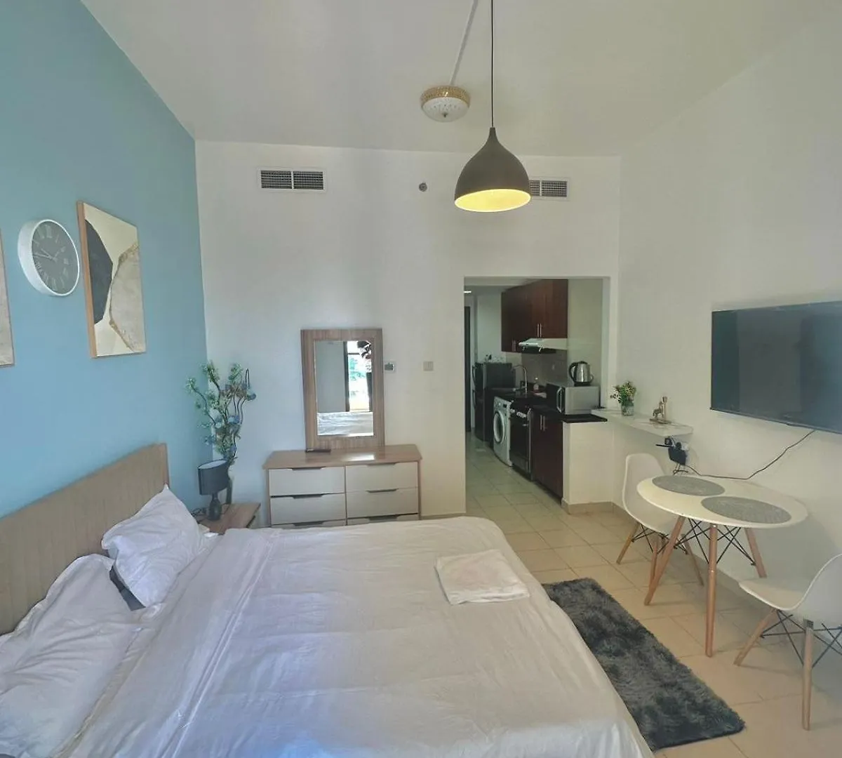 High-Floor Studio With Stunning Lake View In Dubai Marina