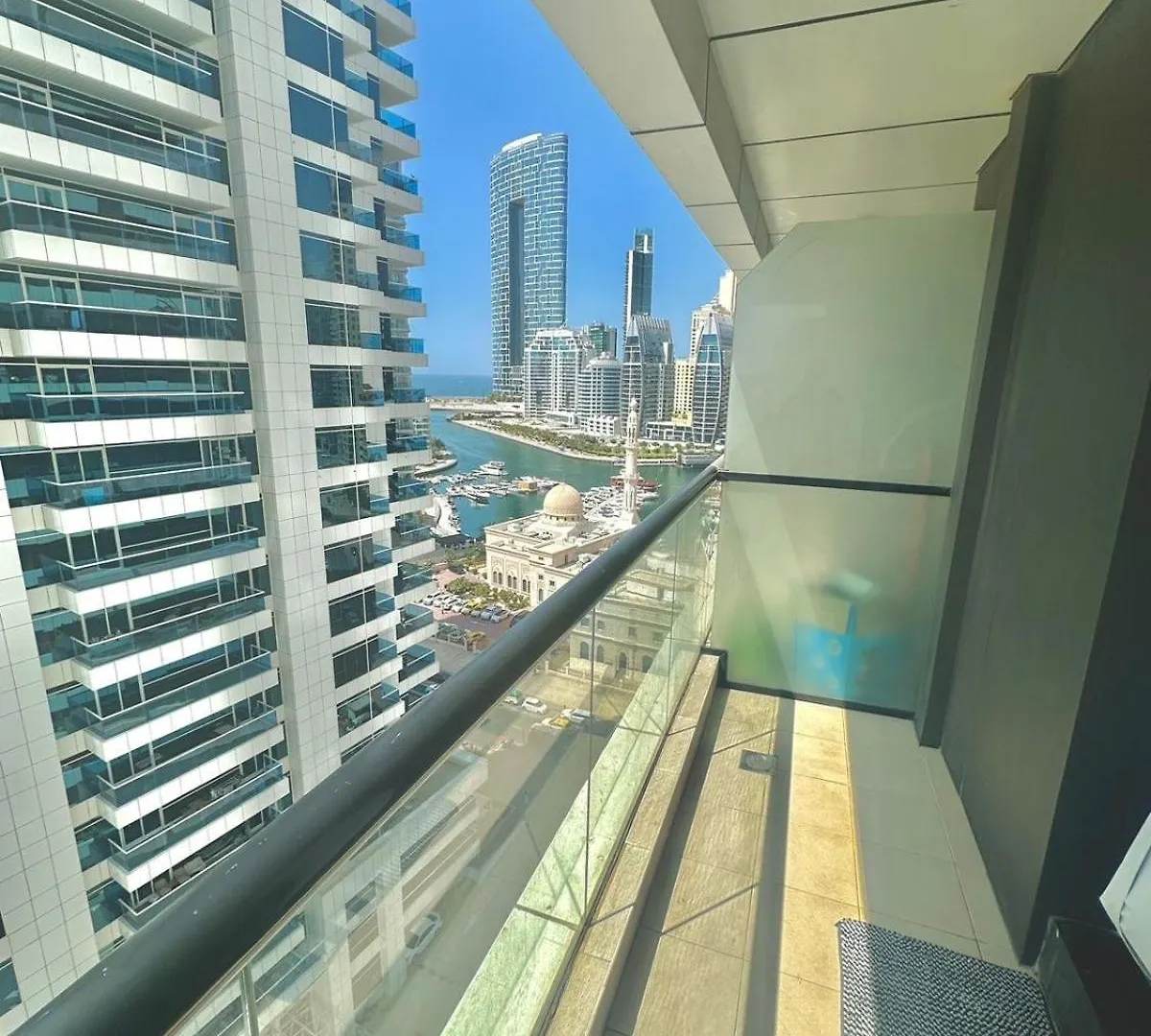 High-Floor Studio With Stunning Lake View In Dubai Marina Vereinigte Arabische Emirate